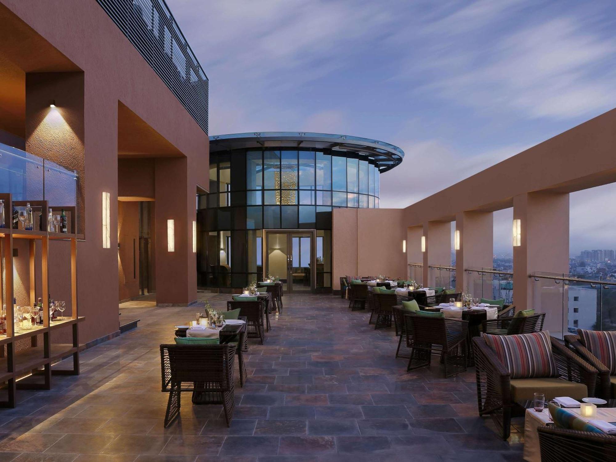 Novotel Lucknow Gomti Nagar Esterno foto